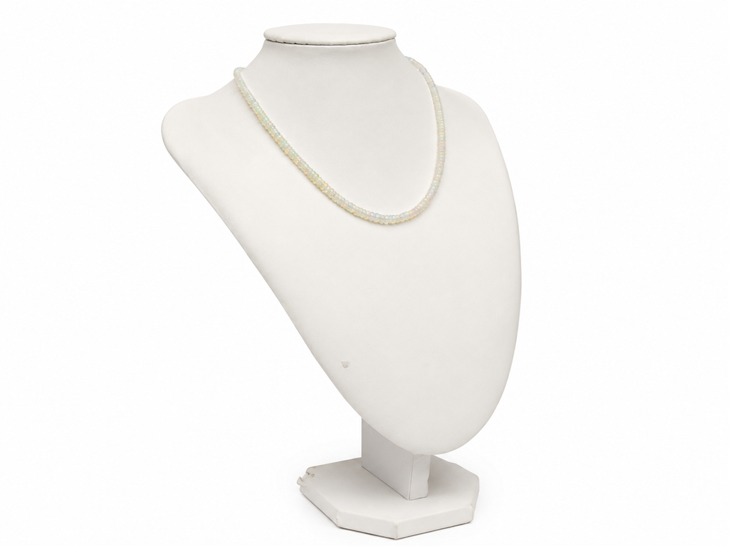 Collana con Opali